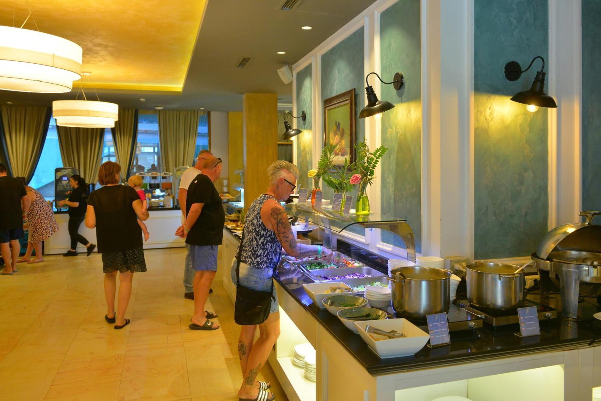 Sandy Resort 4*